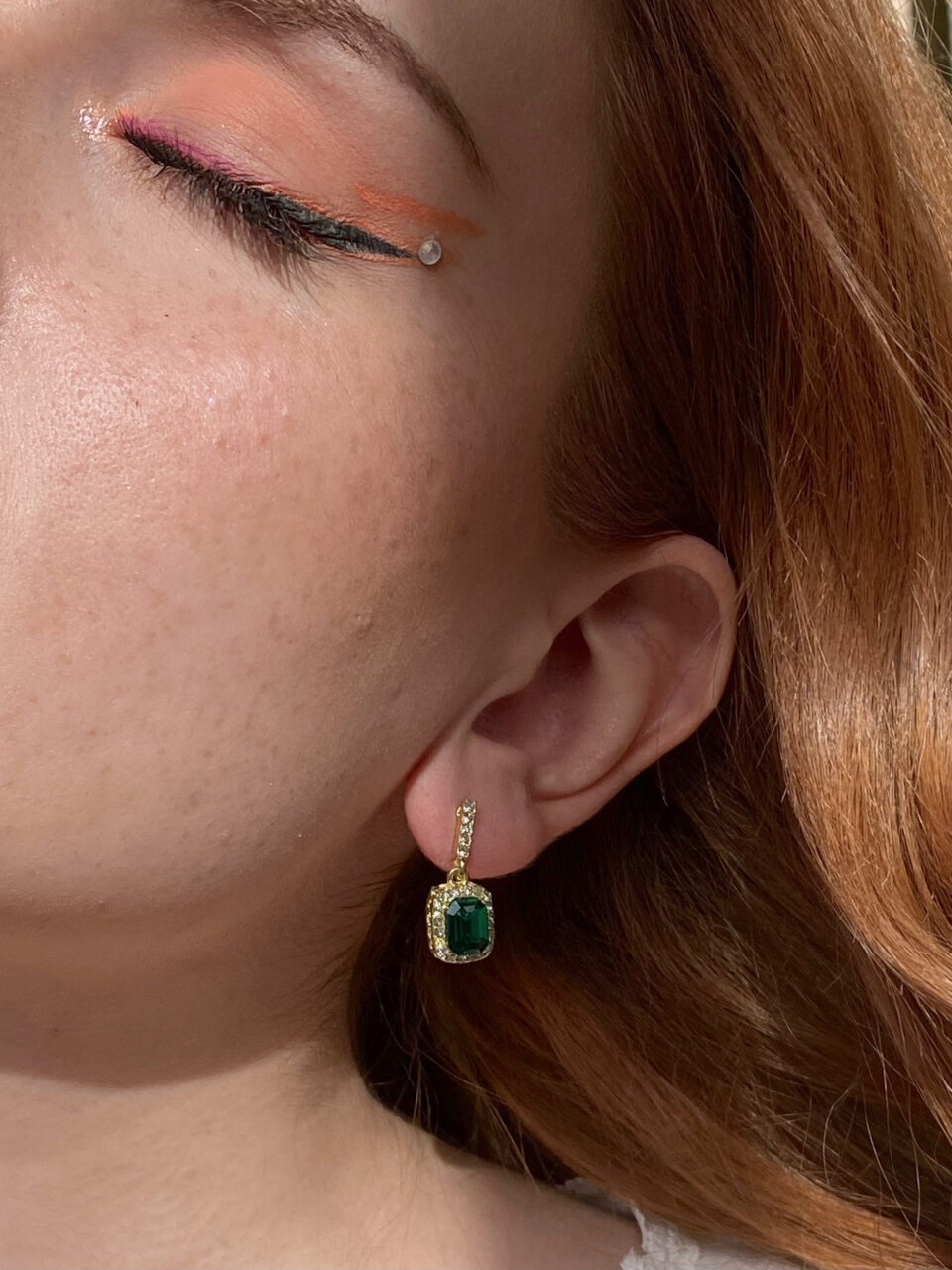 Emerald and gold earrings, ზურმუხტისა და ოქროს საყურეები